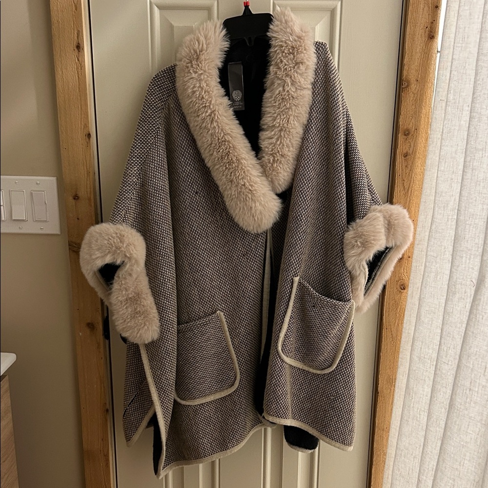 Elegant Fur-Trimmed Women's Coat